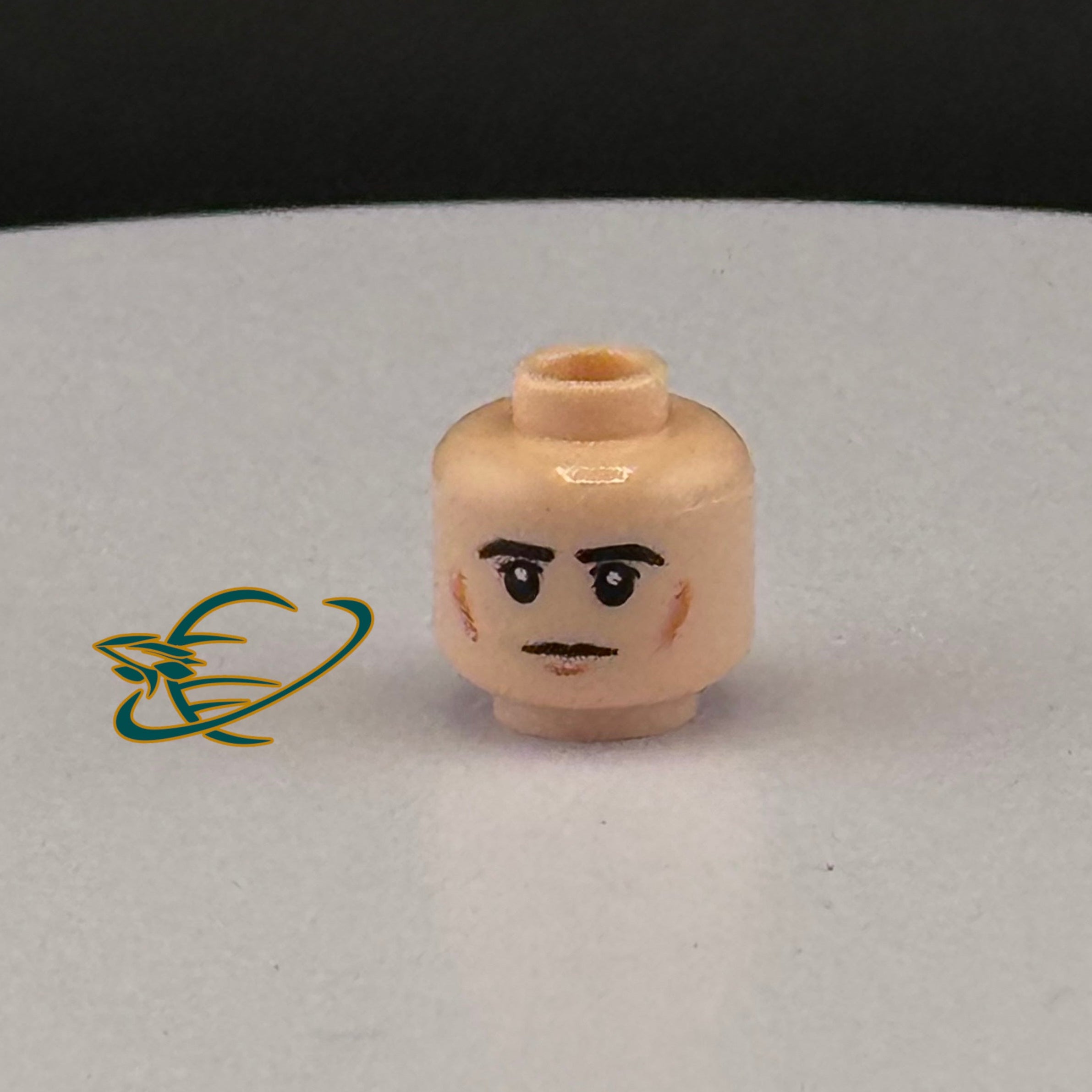 Male Adventurer Head V1:  Official YANDEVER Minifigure Head
